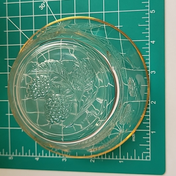 French Jam Berry Bowl Textured Design Raspberries & Leaves Clear Glass. - Picture 7 of 8